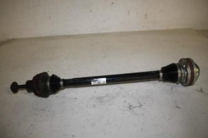 17819180 – 8R0501203C – Aandrijfas links-achter