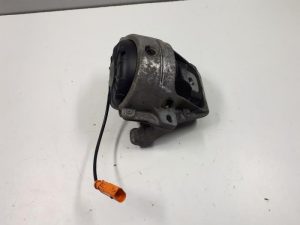 19616034 – 8R0199381B – Engine mount
