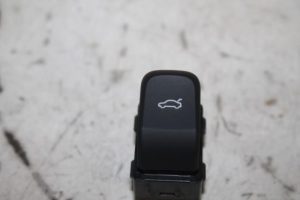 17816934 – 8V0959831B – Schakelaar achterklep