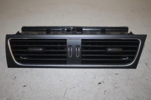 17811360 – 8T2820951DWVF – Luchtrooster Dashboard