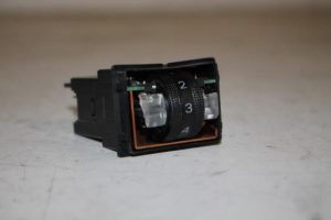 17831687 – 8E09635635PR – Stoelverwarmings Schakelaar