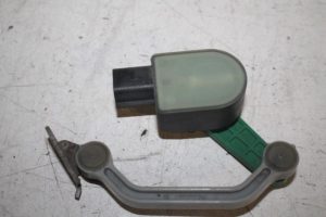 17805910 – 4F0505466M – Xenon height adjustment