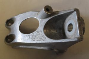 17793670 – 4E0399114BB – Getriebe Halterung