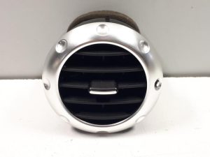 20511208 – 8N08209019QM – Luchtrooster Dashboard