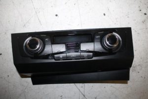 17813784 – 8K2820043AHXZF – Climatronic Panel