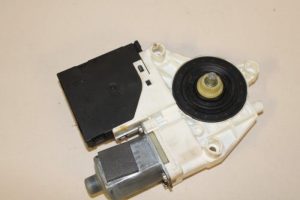 17787996 – 8P0959802J – Door window motor