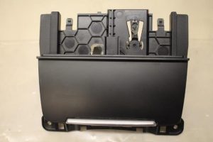 17797336 – 8K0857951V10 – Asbak voor