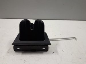 20477988 – 4B9827505M – Slotvanger Achterklep