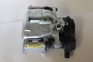 17792091 – 8K0615403E – Remklauw (Tang) links-achter