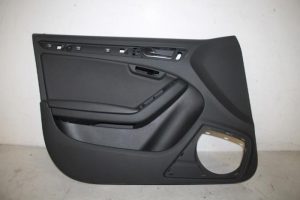 17822791 – 8T8867103AFWFA – Portierbekleding 4Deurs links-voor