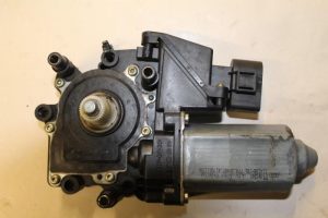 17787068 – 4D0959802F – Door window motor