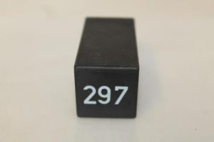 17792457 – 443927351B – Relais