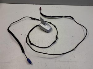 22319008 – 8T00335503HX7W – GPS antenna