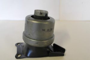 17790895 – 7H0199256H – Engine mount