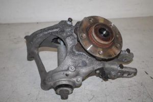 17811040 – 8R0505431F – Achsschenkel links hinten