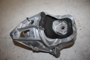 17815117 – 4M0199256C – Engine mount