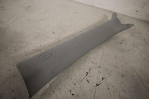 17823848 – 8T8867233TB9 – Säule links vorne