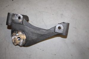 17825302 – 06E903143H – Support (miscellaneous)