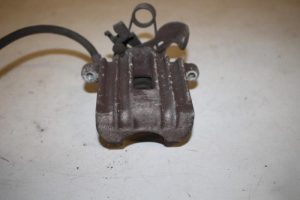 17831119 – 8E0615423G – Remklauw (Tang) links-achter