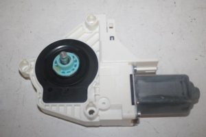 17804018 – 8K0959802B – Door window motor