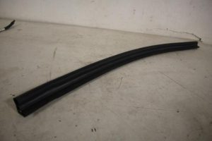 17822132 – 8T0823723B – Motorkaprubber