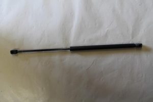 17786351 – 4D0823359F – Gasdemper Motorkap links