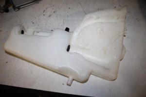 17823886 – 8T0955453C – Scheibensprühertank vorne