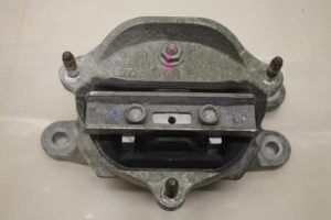 17799977 – 8K0399151CN – Getriebe Halterung