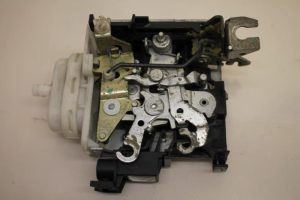 17795667 – 8D2837016F – Deurslot Mechaniek 4Deurs rechts-voor