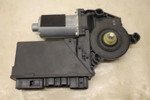 17798015 – 4E0959801C – Door window motor