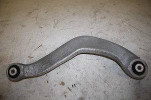 17823174 – 8K0505323H – Draagarm boven links-achter