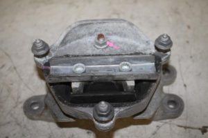 17823357 – 8K0399151CN – Getriebe Halterung