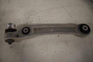 17822067 – 4M0407151H – Draagarm onder links-voor