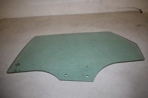 17820647 – 8W9845205 – Rear door window 4-door, left