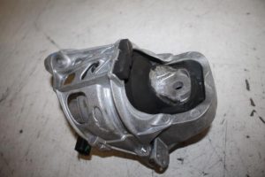 17815118 – 4M0199255C – Engine mount