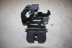 17823826 – 8R0827505A – Slotmechaniek Achterklep