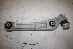 17825351 – 8W0407152C – Draagarm onder rechts-voor