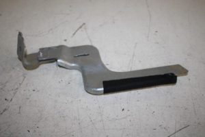 17811150 – 4G9864200A – Steun (diversen)