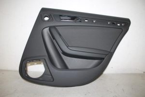 17822794 – 8T8867304FWFA – Portierbekleding 4Deurs rechts-achter