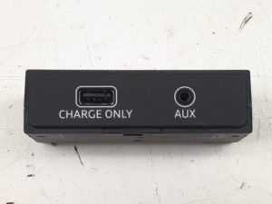 20198425 – 8W0035726 – AUX / USB-Anschluss