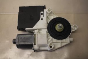 17801575 – 8P4959802E – Door window motor