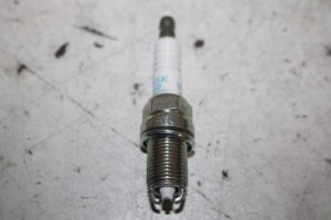 17814436 – BKR5EKU – Bougie