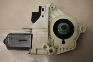 17796890 – 4F0959801D – Door window motor