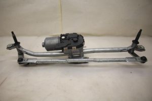 17801072 – 8R1955023D – Wiper motor + mechanism