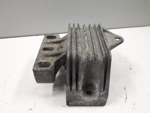 18402109 – 8N0199555C – Getriebe Halterung