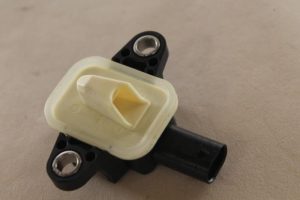 17788574 – 4H0955557 – Airbag Sensor