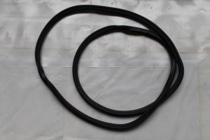 17794380 – 8R0831721D – Portierrubber 4Deurs links-voor