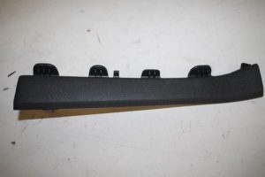 17803453 – 4G88682044PK – A-stijl Afdekkap rechts