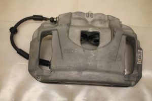 17801000 – 4H0615123B – Remklauw (Tang) links-voor