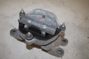 17823542 – 8K0399151CN – Getriebe Halterung